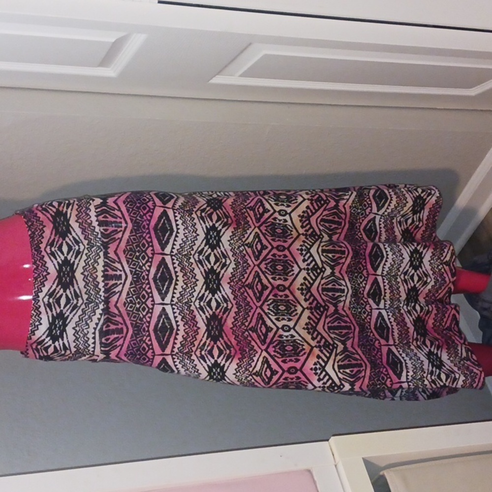 Ellemenno Pink and Black Patterned Skirt